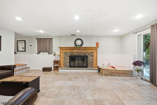 4 Park Pl, Pompton Lakes Boro, NJ 07442
