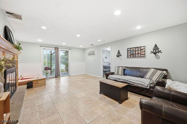 4 Park Pl, Pompton Lakes Boro, NJ 07442