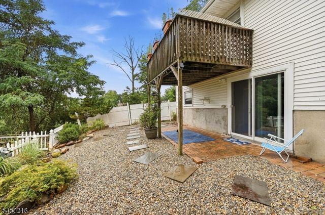 4 Park Pl, Pompton Lakes Boro, NJ 07442