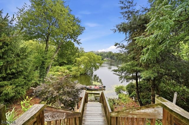 4 Park Pl, Pompton Lakes Boro, NJ 07442