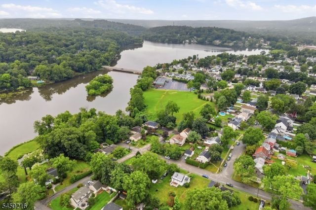 4 Park Pl, Pompton Lakes Boro, NJ 07442