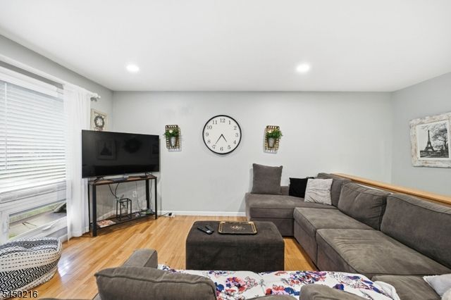 4 Park Pl, Pompton Lakes Boro, NJ 07442