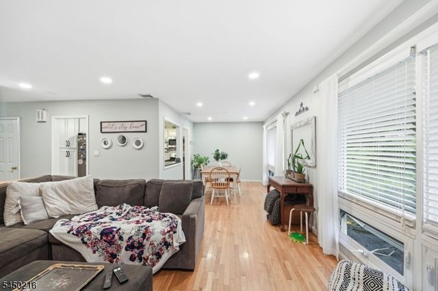 4 Park Pl, Pompton Lakes Boro, NJ 07442