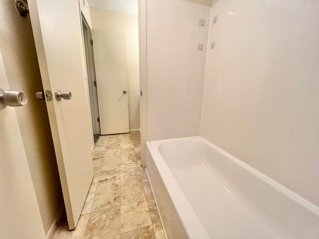 4601 Carlisle Boulevard NE APT C8, Albuquerque, NM 87109