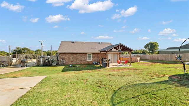2086 County Road 1239, Tuttle, OK 73089