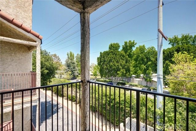 23391 Park Sorrento, Calabasas, CA 91302