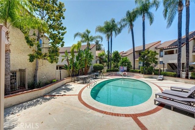 23391 Park Sorrento, Calabasas, CA 91302