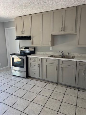 6238 Wauconda Way W, Greenacres, FL 33463