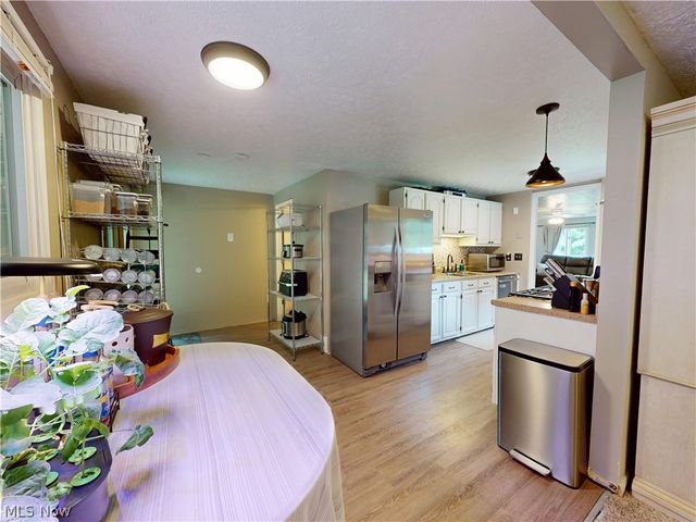 1063 Thistleridge Drive, Macedonia, OH 44056