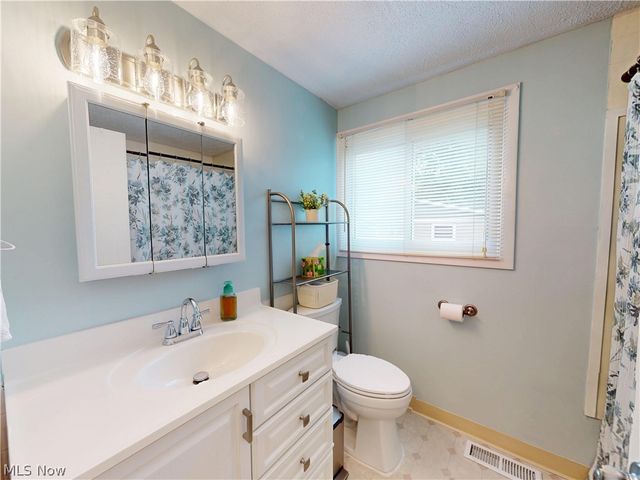 1063 Thistleridge Drive, Macedonia, OH 44056