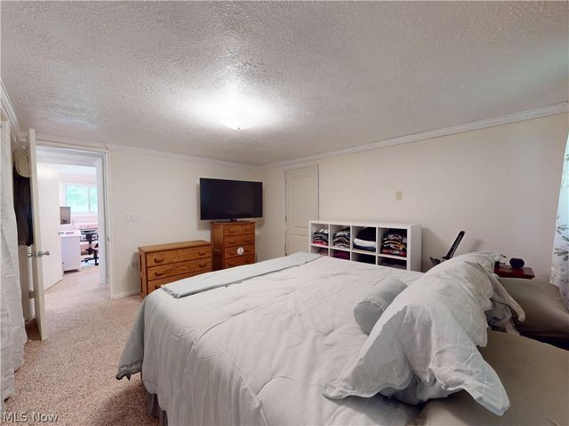 1063 Thistleridge Drive, Macedonia, OH 44056