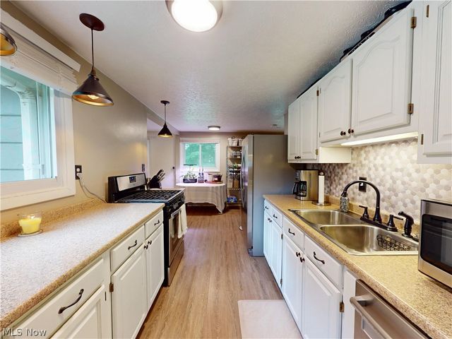 1063 Thistleridge Drive, Macedonia, OH 44056