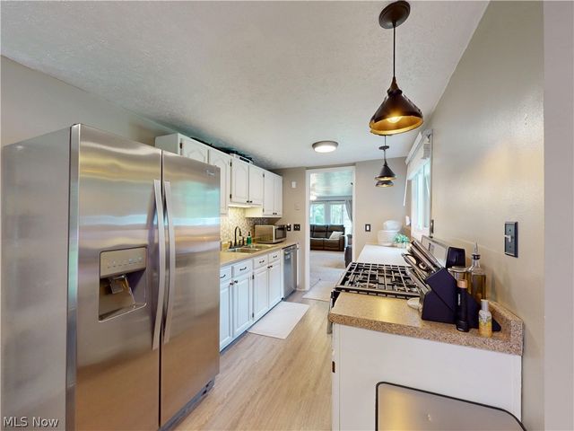 1063 Thistleridge Drive, Macedonia, OH 44056
