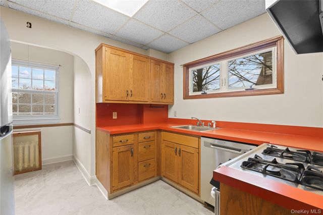 1 Rutgers Place, Scarsdale, NY 10583