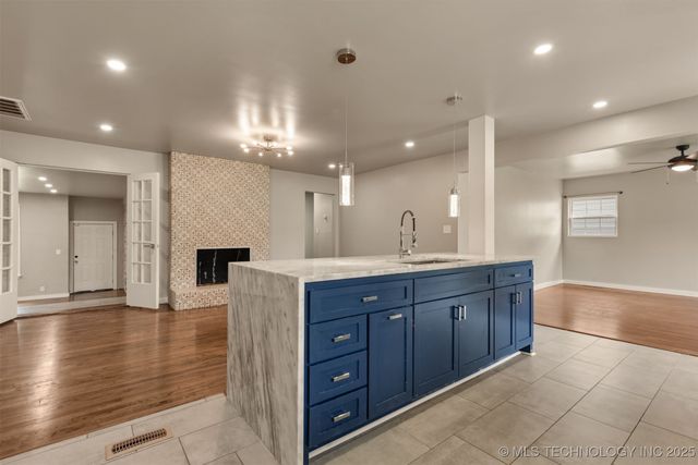 5951 E 25th Place S, Tulsa, OK 74114