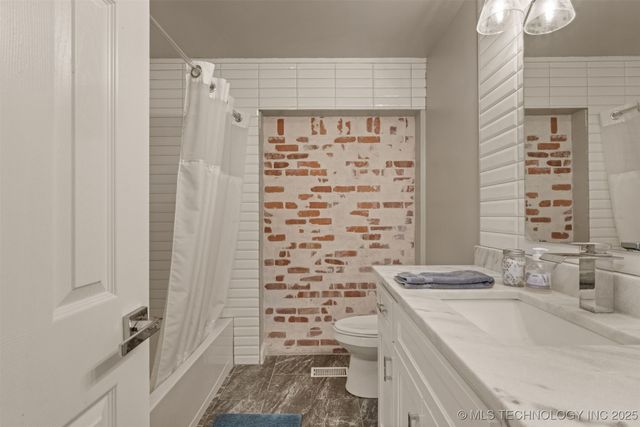 5951 E 25th Place S, Tulsa, OK 74114