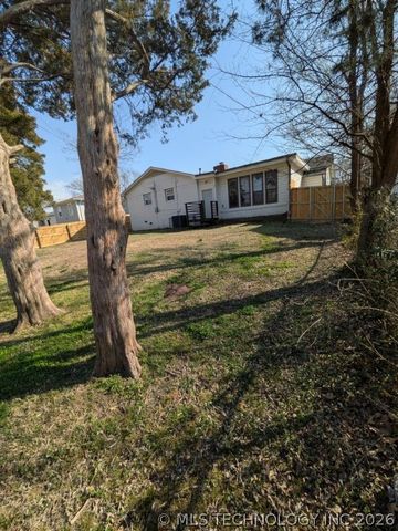 5951 E 25th Place S, Tulsa, OK 74114