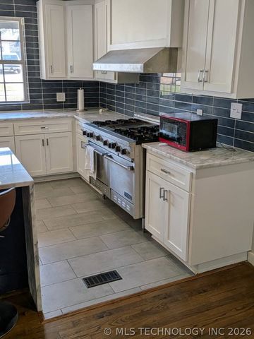 5951 E 25th Place S, Tulsa, OK 74114