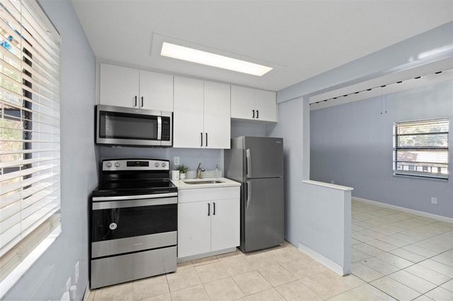 2142 BRADFORD STREET 323, Clearwater, FL 33760