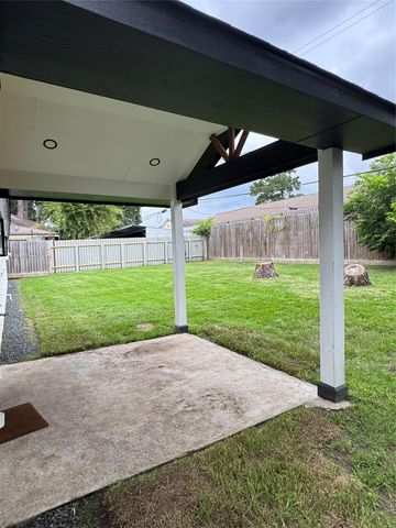 10042 Westview Drive, Houston, TX 77055