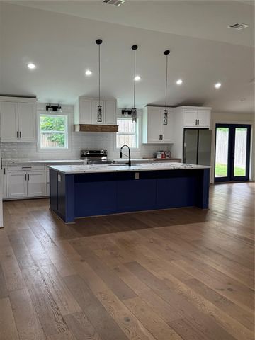 10042 Westview Drive, Houston, TX 77055