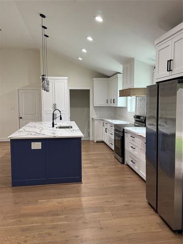 10042 Westview Drive, Houston, TX 77055