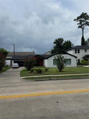 10042 Westview Drive, Houston, TX 77055