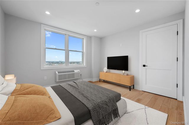 50 W Broadway 1101, Long Beach, NY 11561