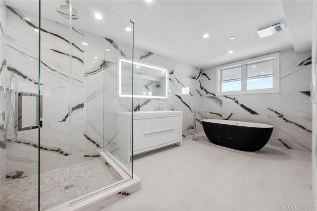 50 W Broadway 1101, Long Beach, NY 11561