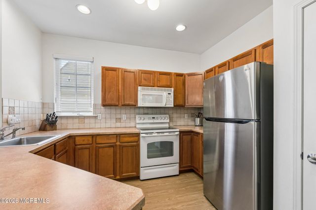 28 Fennel Court, Manchester, NJ 08759