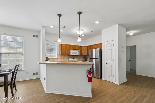28 Fennel Court, Manchester, NJ 08759
