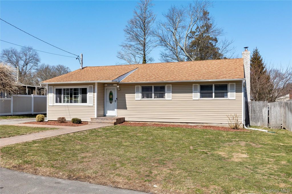 18 Wexford Street, Huntington, NY 11743