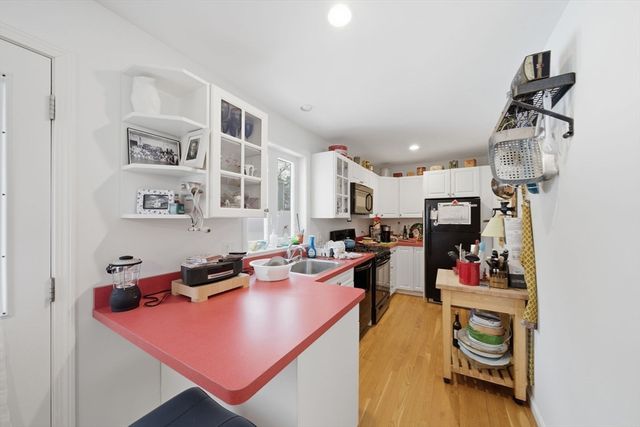 104 Cape Cod Ave, Plymouth, MA 02360