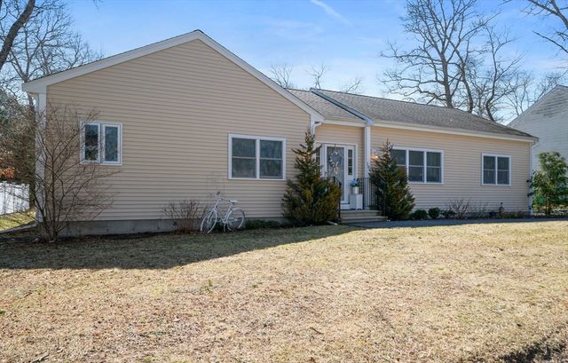 104 Cape Cod Ave, Plymouth, MA 02360