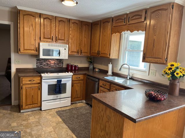 1252 Jasmine, Dublin, GA 31021