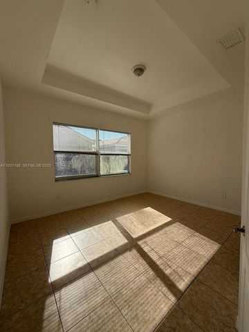 2221 NE 37th Ter 0, Homestead, FL 33033