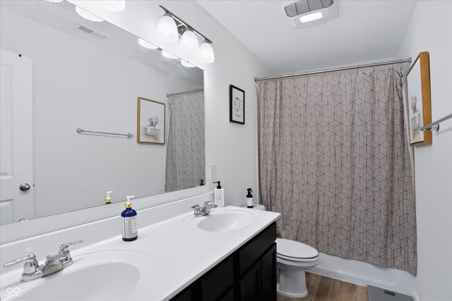 2738 Pointe Club Road, Indianapolis, IN 46229