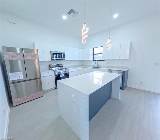 2421 NW 8th TER, Cape Coral, FL 33993