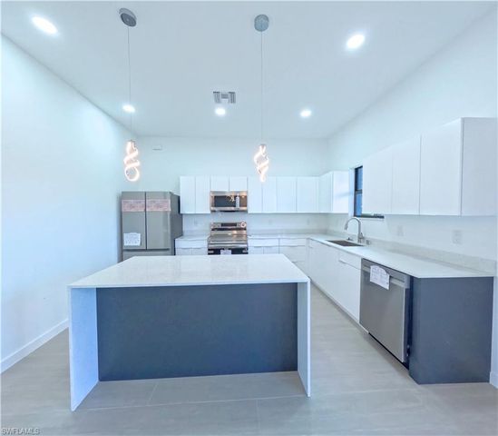 2421 NW 8th TER, Cape Coral, FL 33993