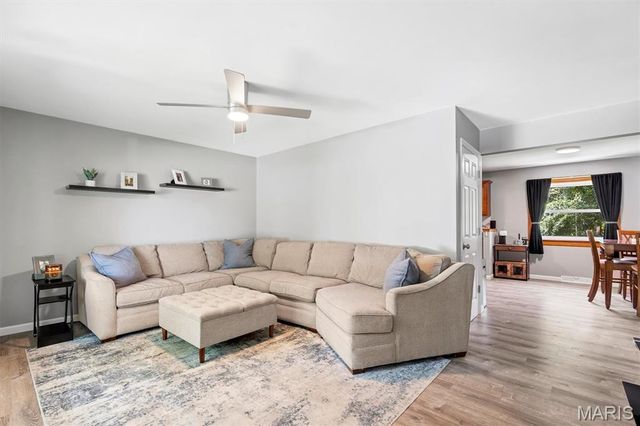 422 Sunset Lane, O'fallon, MO 63366