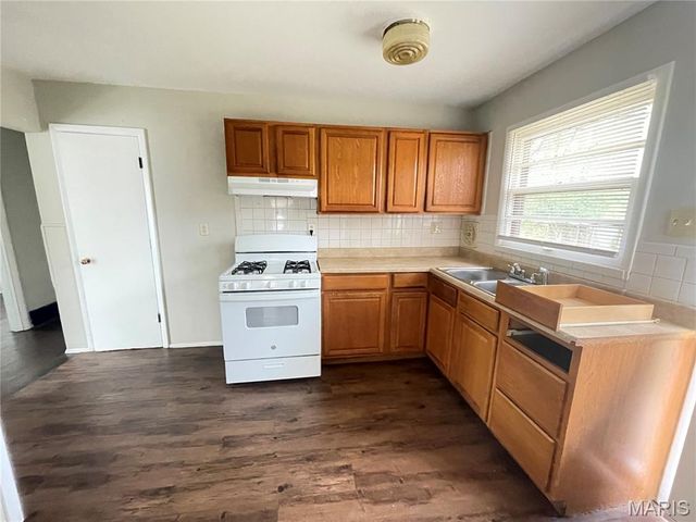 1149 June Avenue, St Louis, MO 63138