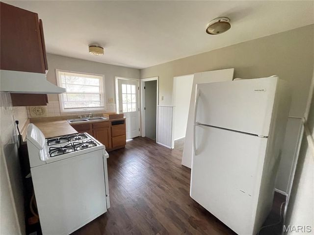 1149 June Avenue, St Louis, MO 63138