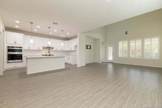 353 Aberdeen, Boerne, TX 78015