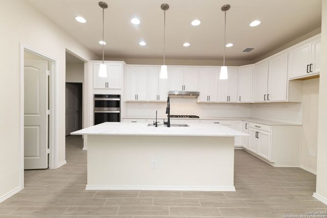 353 Aberdeen, Boerne, TX 78015