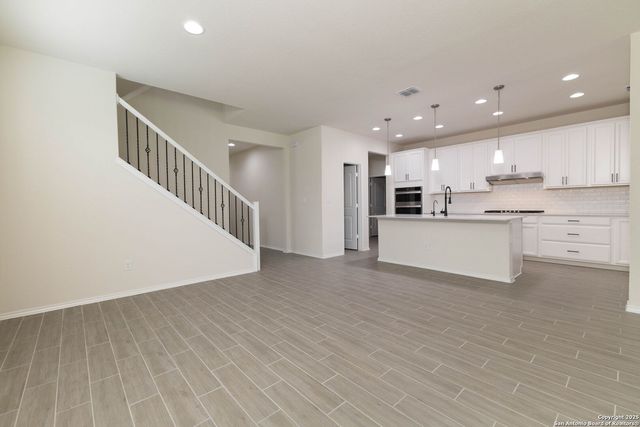 353 Aberdeen, Boerne, TX 78015