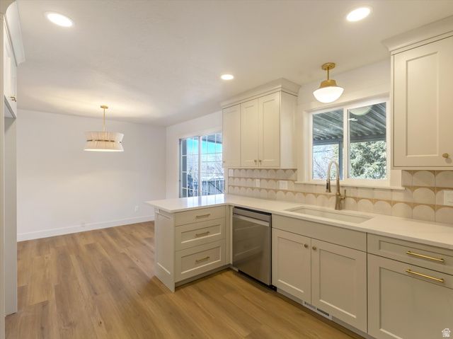 2095 E ROLLING KNOLLS WAY, Salt Lake City, UT 84121