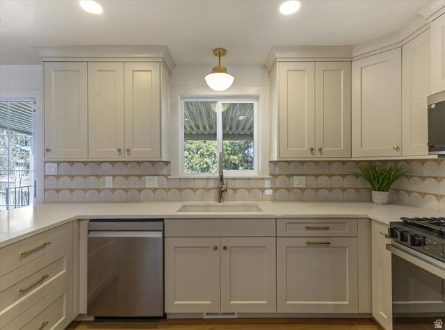 2095 E ROLLING KNOLLS WAY, Salt Lake City, UT 84121