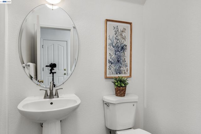 105 Chesapeake Dr, Union City, CA 94587