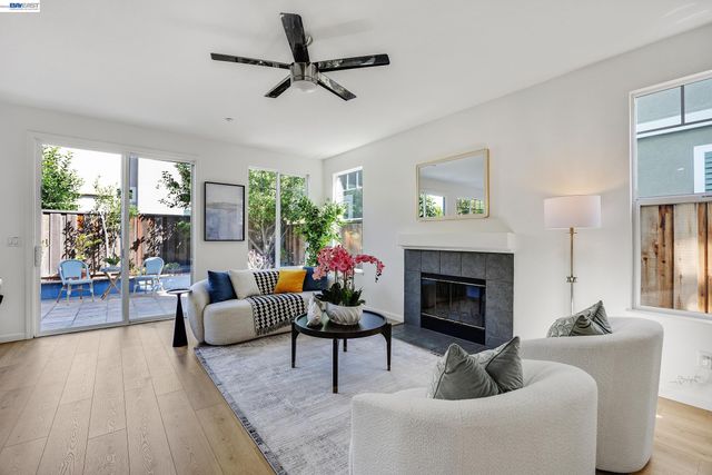 105 Chesapeake Dr, Union City, CA 94587