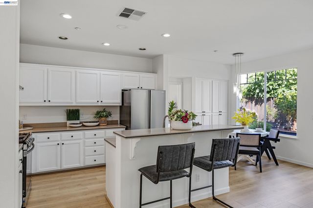 105 Chesapeake Dr, Union City, CA 94587